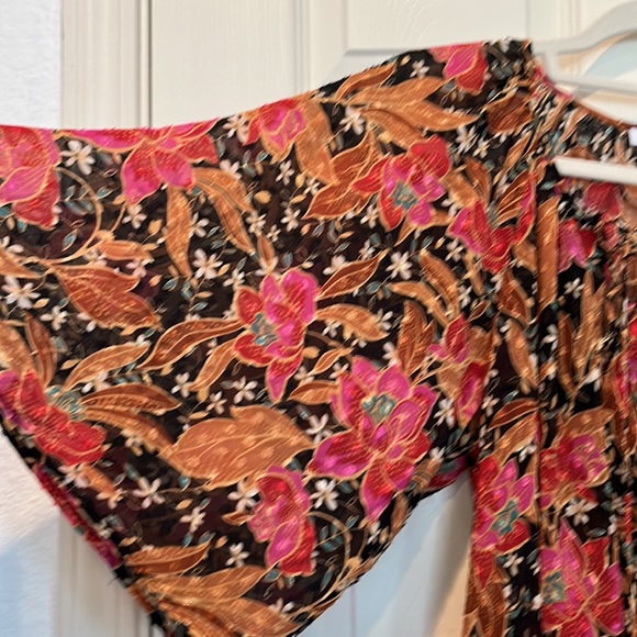 Dr2 Medium multicolor earthtones flower print top - Picture 4 of 9